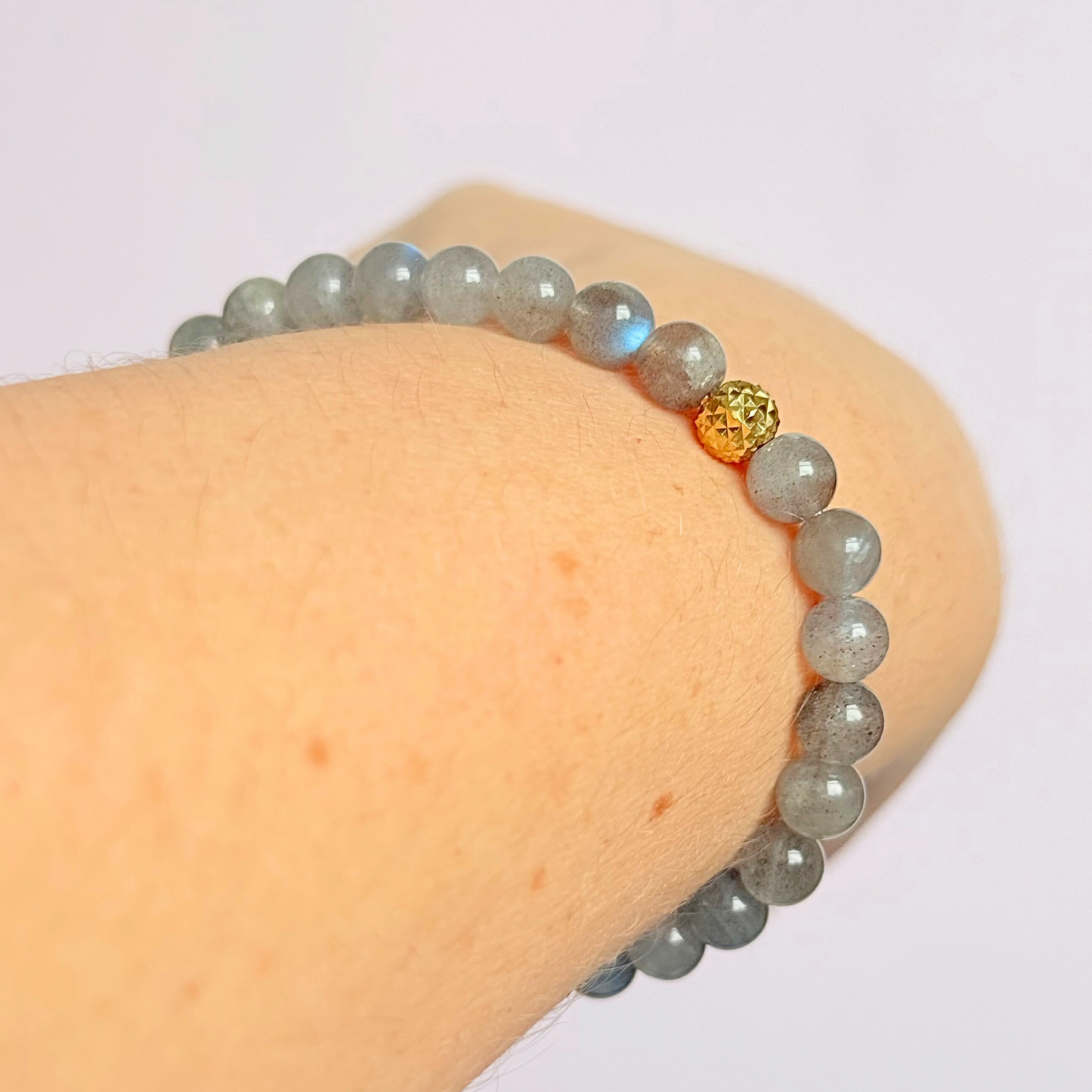 Labradorite bracelet with focal bead