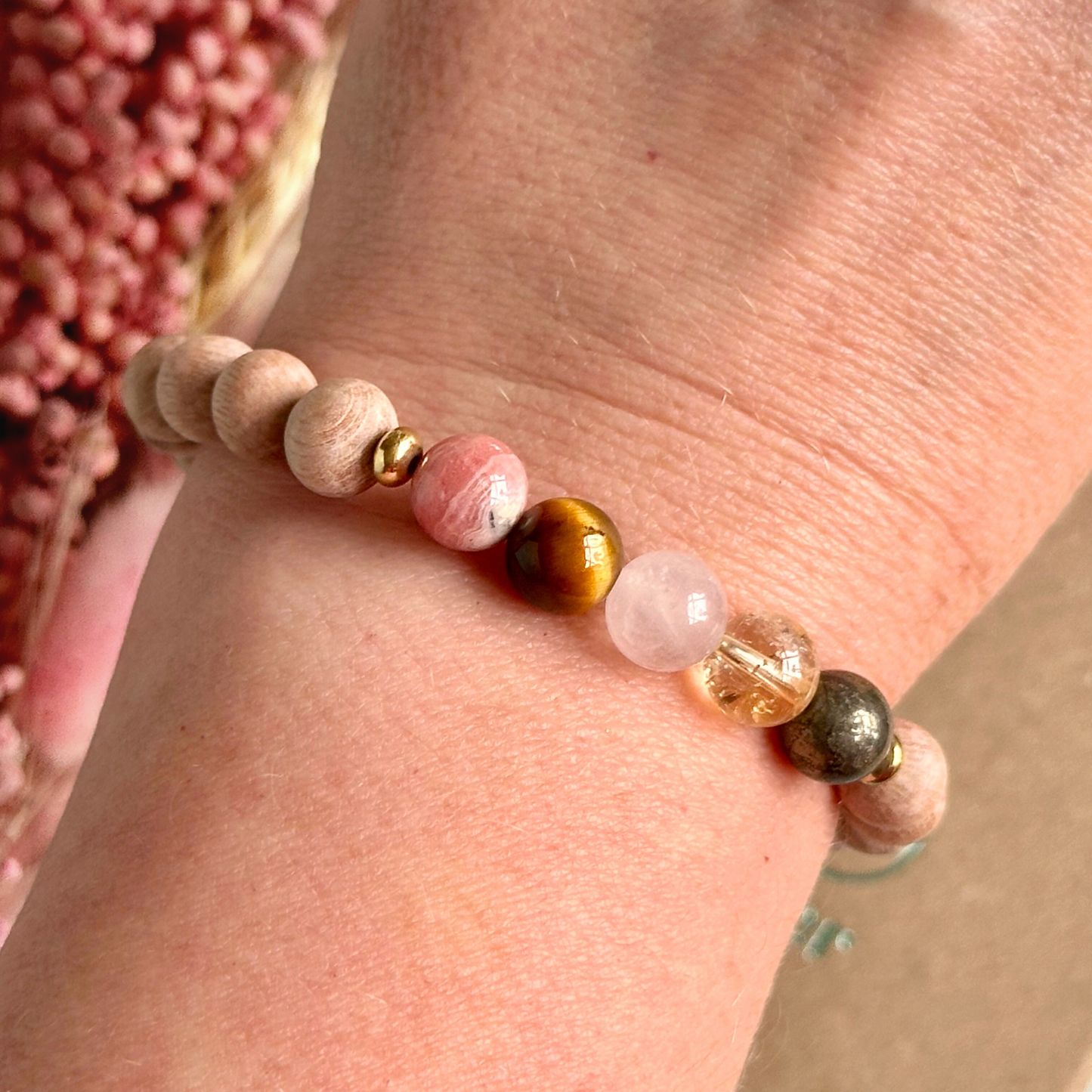 Self confidence bracelet, crystals for confidence, gift for female friend, gift for teenage girl, essential oil diffuser bracelet, aroma jewellery, help with confidence, divorce gift, break up gift, overcome shyness, confidence boost, aroma bracelet