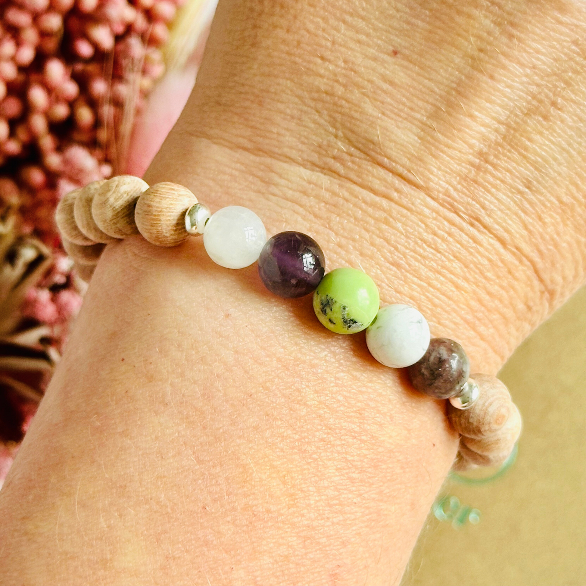 Sleep bracelet, essential oil diffuser bracelet, crystals for sleep, healing crystal bracelet, sleep aromatherapy, help insomnia, sleep well, sleep therapy, sleeping aid, struggle to sleep, help to sleep, improve sleep, good sleep, sleeping aid