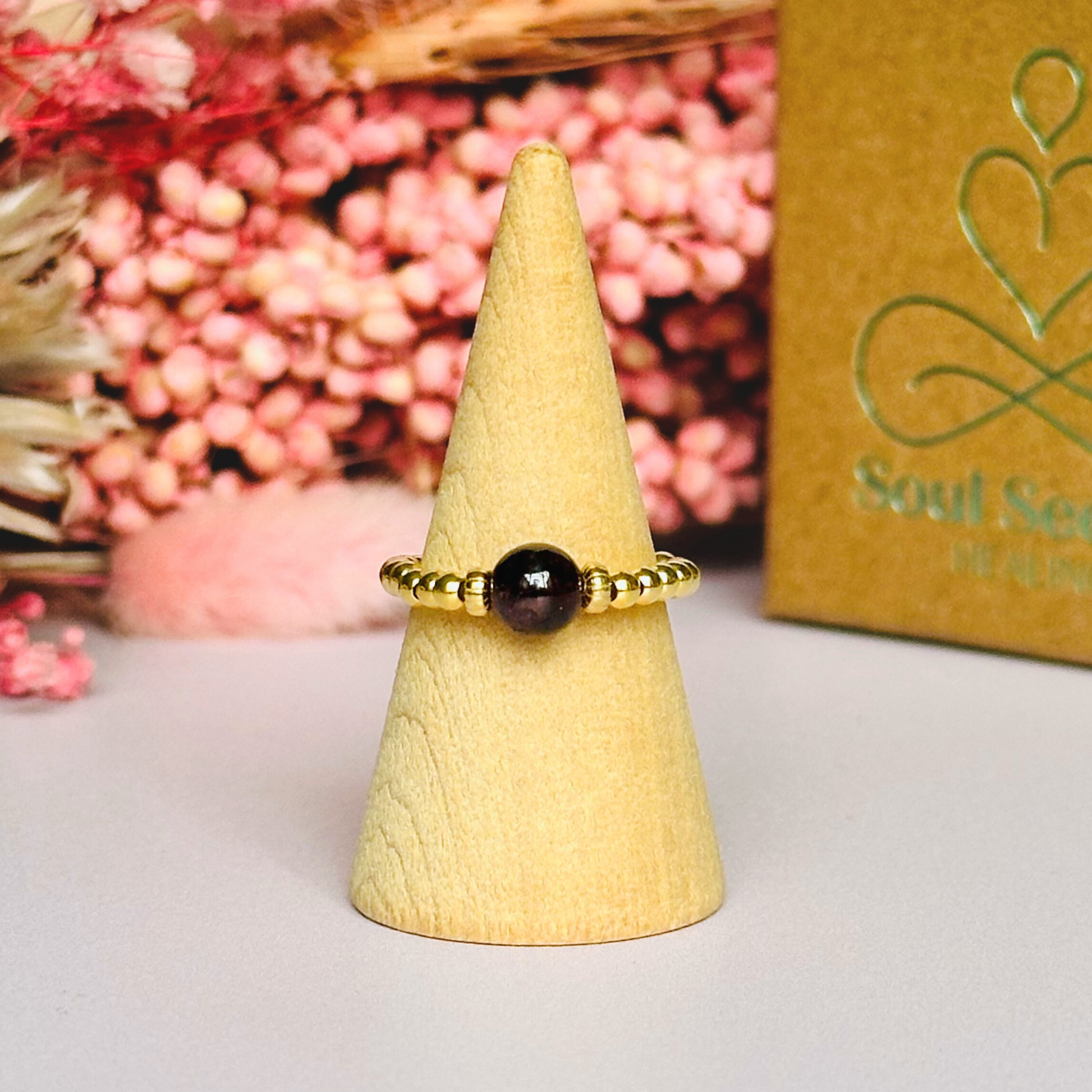 Gold vermeil garnet ring featuring a 6mm smooth round garnet bead on a elasticated ring band of 2.5mm gold vermeil beads.
