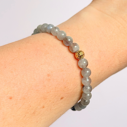 Labradorite bracelet with focal bead