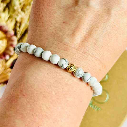 This howlite bracelet is made with ethically mined frosted howlite smooth crystal beads and features your choice of a sterling silver or gold vermeil faceted focal bead. A bracelet for emotional healing, calm and memory. All beads are 6mm.