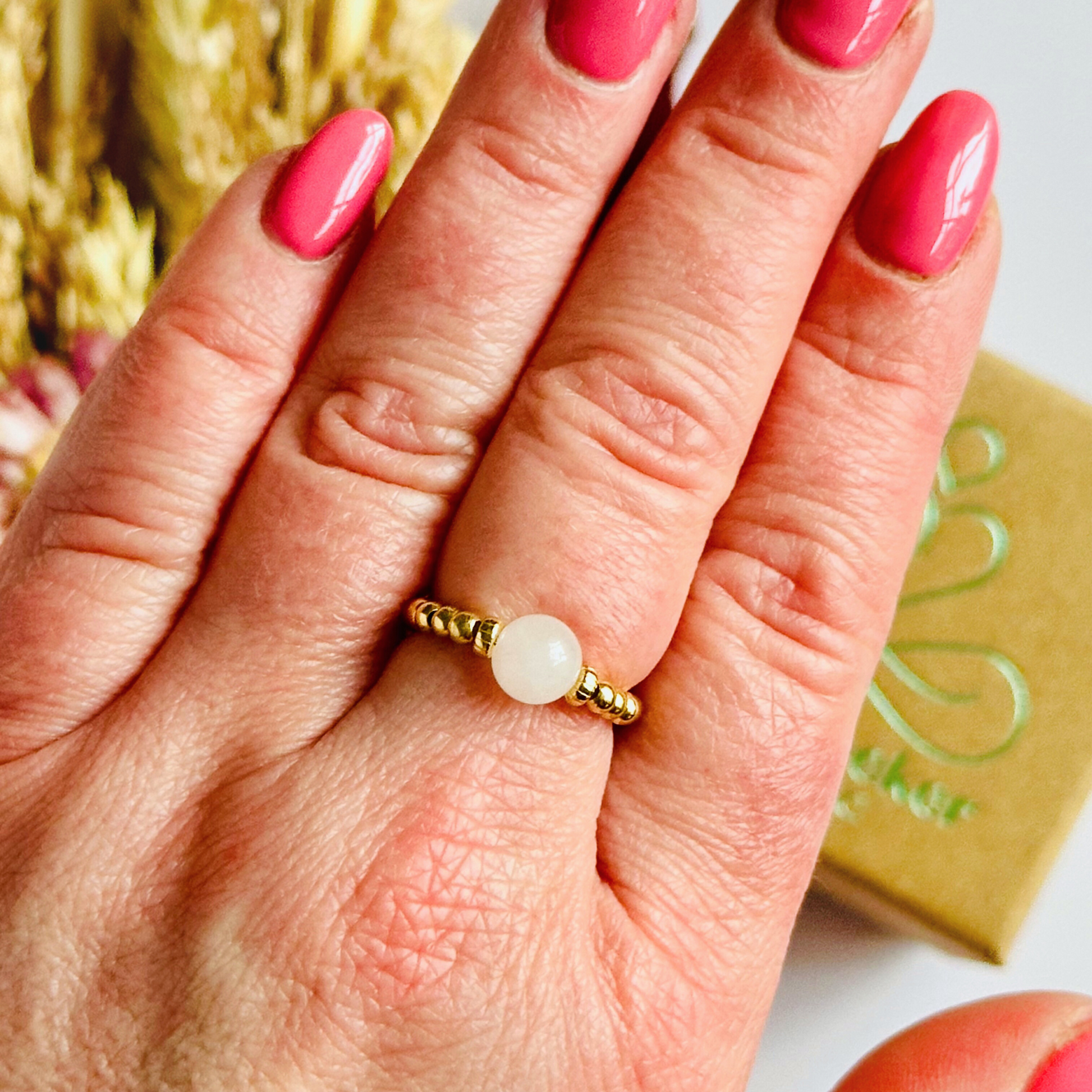 rose quartz ring, gold rose quartz ring, rose quartz ring gold, stretchy crystal ring, rose quartz jewellery, elasticated rose quartz ring